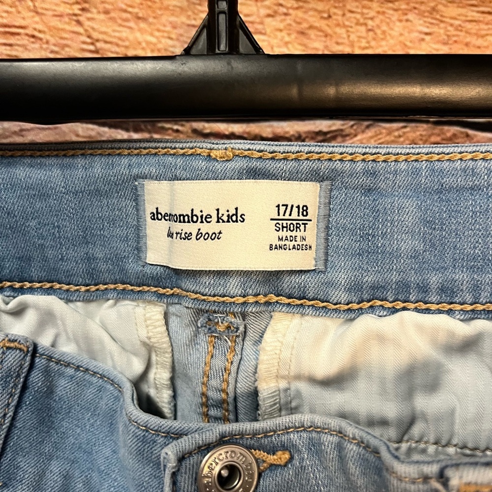 Abercrombie Kids Low Rise Boot Cut Light Wash Flared Jeans (051) - Picture 6 of 7